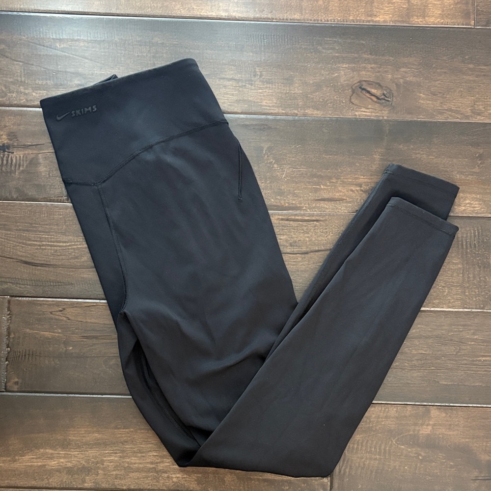 Nike SKIMS Black Leggings 26in Medium